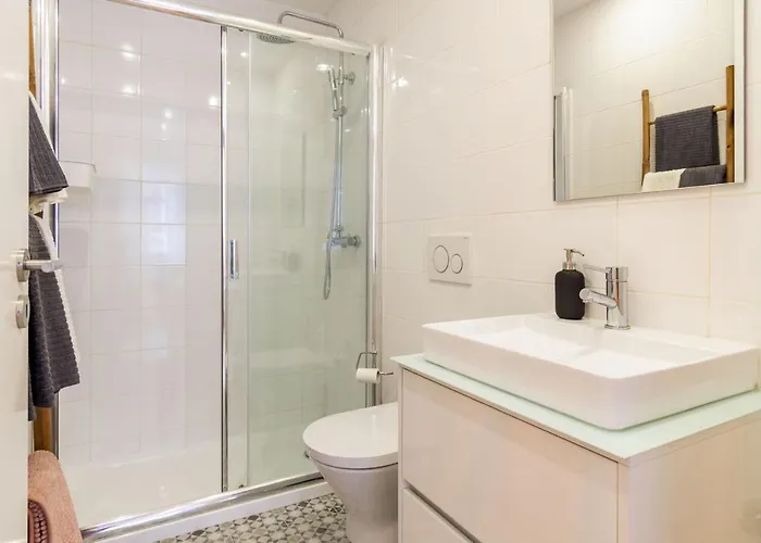 Riverside Cozy By Lovelystay