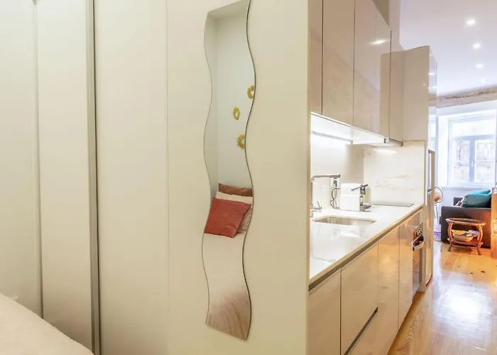 Riverside Cozy By Lovelystay