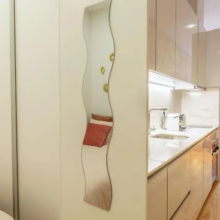 Riverside Cozy By Lovelystay